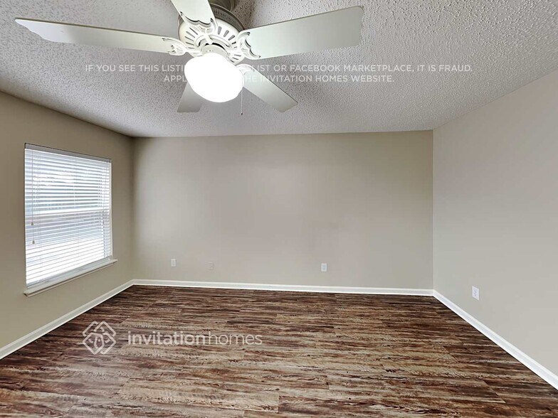 Building Photo - 1325 River City St