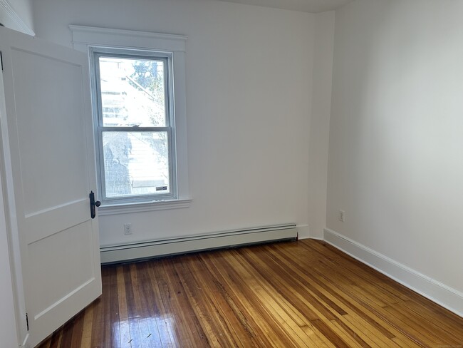 Building Photo - 1049 Campbell Ave