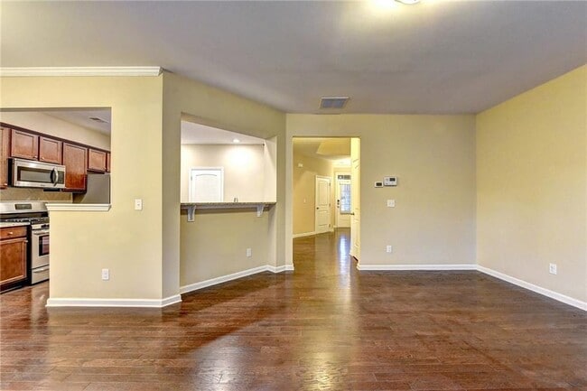 Building Photo - 1075 Hampton Oaks Dr