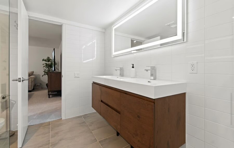 Building Photo - 8453 Lightening View Dr