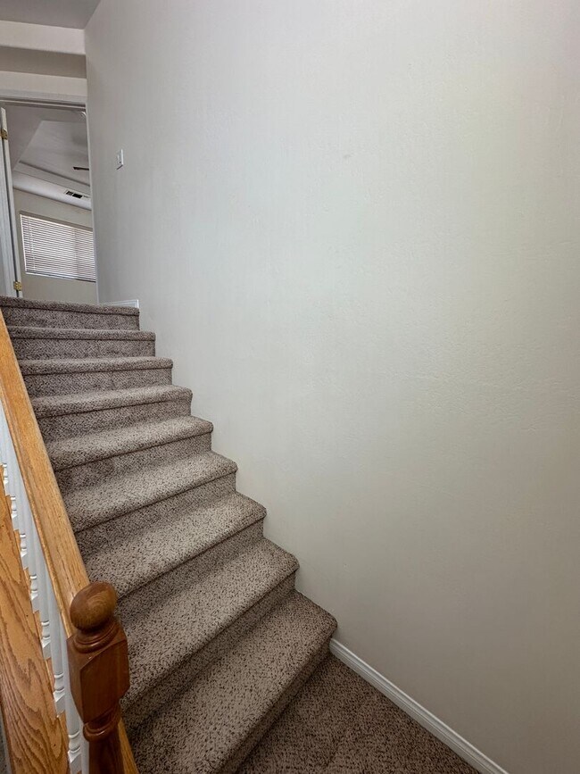 Building Photo - Charming 4-Bedroom, 3-Bathroom Home in Silver Creek