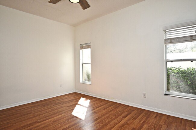 Building Photo - 692 Seabrook Ct