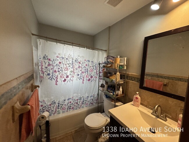 Building Photo - 1338 Idaho Ave S