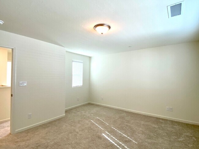 Building Photo - $2,350 Raleigh Dr, 3 Bed, Gated Community, Solar & HOA Pool, Clinton & Armstrong