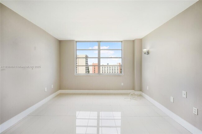 Building Photo - 2780 NE 183rd St
