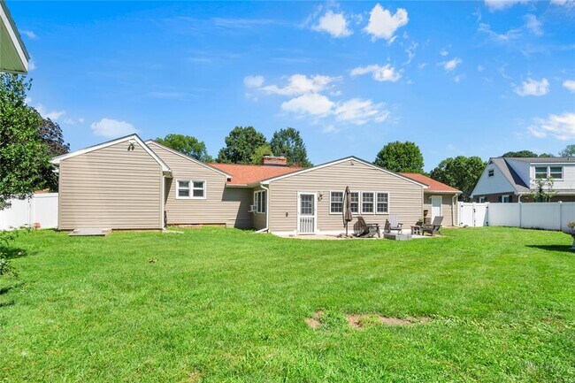 Building Photo - 104 Charles Dillard Ln