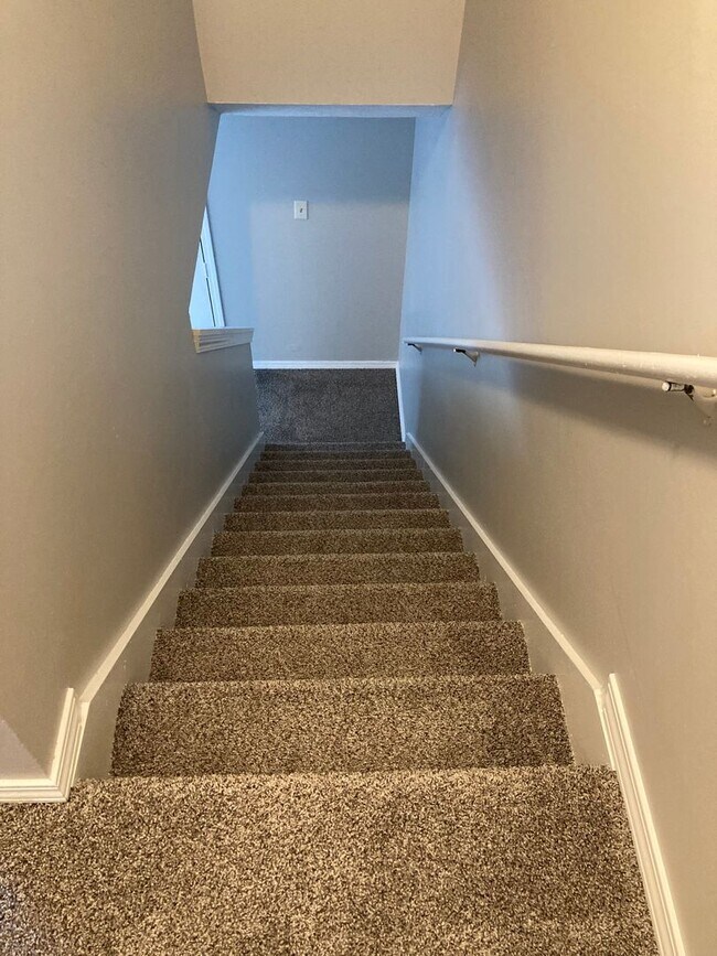 Building Photo - 3 Bedroom, 1.5 bath Home