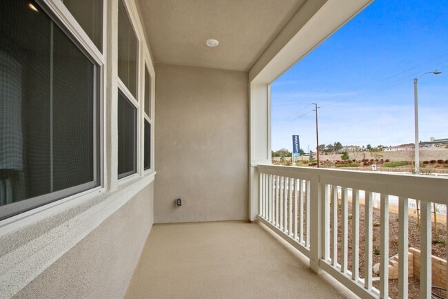 Building Photo - Charming Yorba Linda Townhome