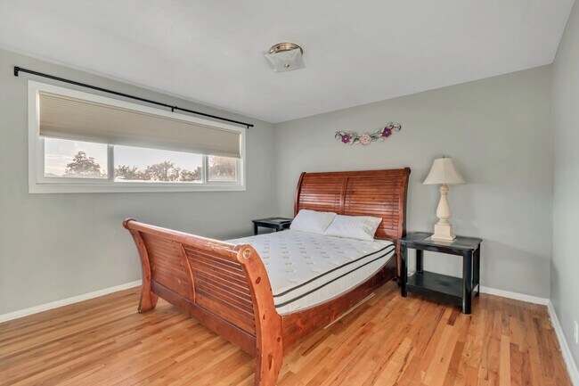 Building Photo - Spacious 4-Bed Unfurnished Home