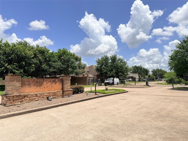 Building Photo - 8131 Golden Trace Ct