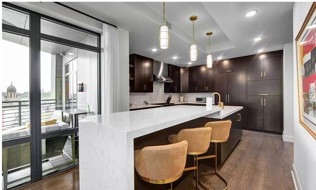 Kitchen w six seats for dining - 2044 Random Rd