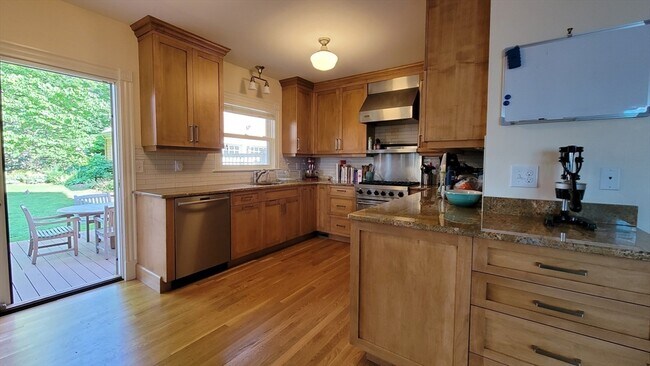 Building Photo - 52 Hillsdale Rd