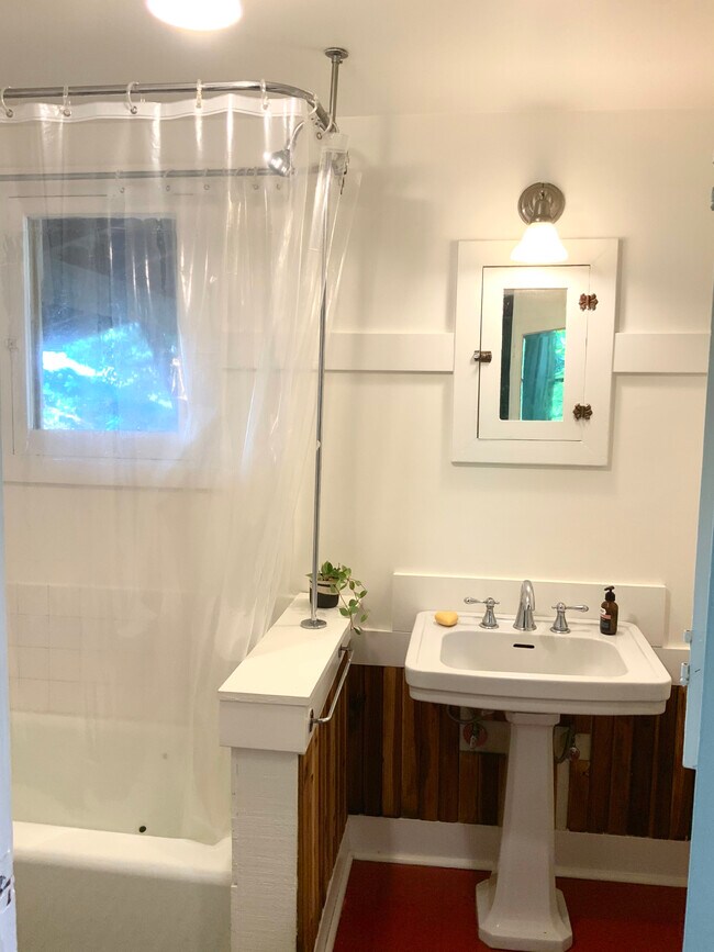 1st floor bathroom - 4214 N Albina Ave