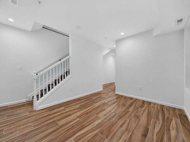 Building Photo - 3214 Dubois Pl SE