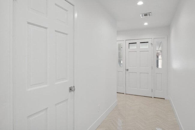 Building Photo - 471A Woodbury Rd