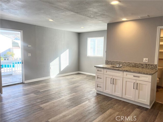 Building Photo - 732 Niles St