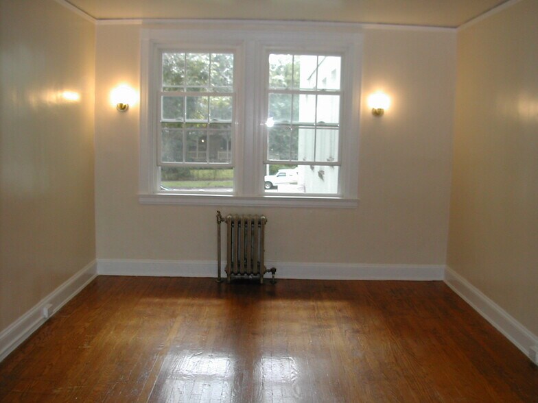Building Photo - 4135 Roland Ave
