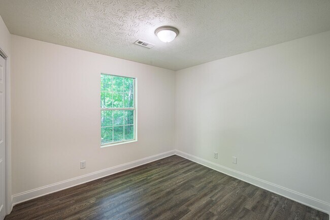 Building Photo - Updated Ranch on 1.6 Acres in Senoia. East Coweta Schools!