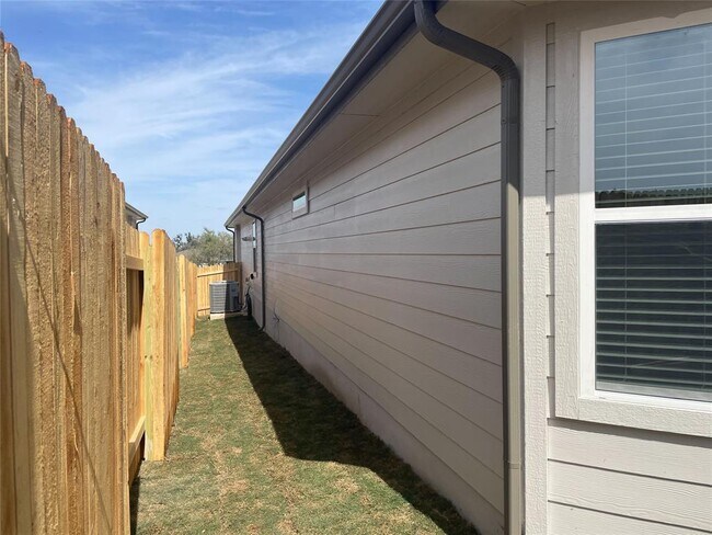 Building Photo - 124 Stellar Wind Dr