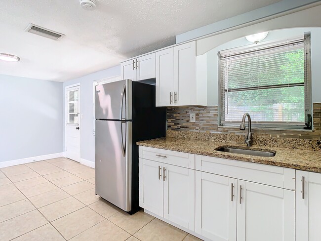Building Photo - 1525 Swordbill Dr
