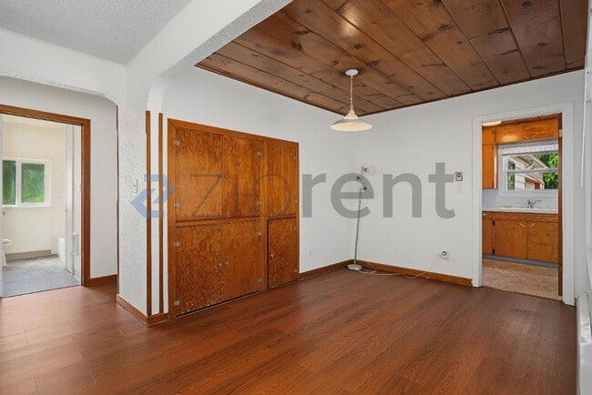 Building Photo - 9209 NE 76th St