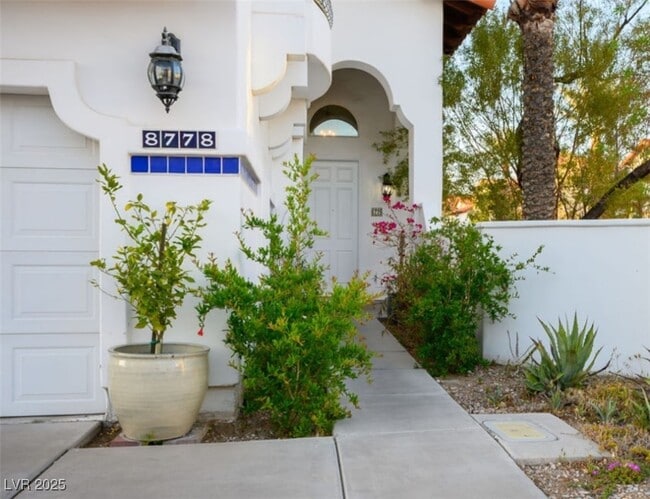 Building Photo - 8778 Villa La Rae Ave
