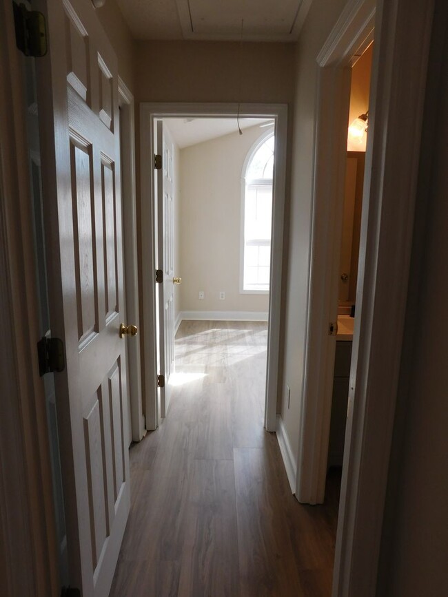 Building Photo - 221 Churchill Court - located in the Townes at Flamingo Oaks