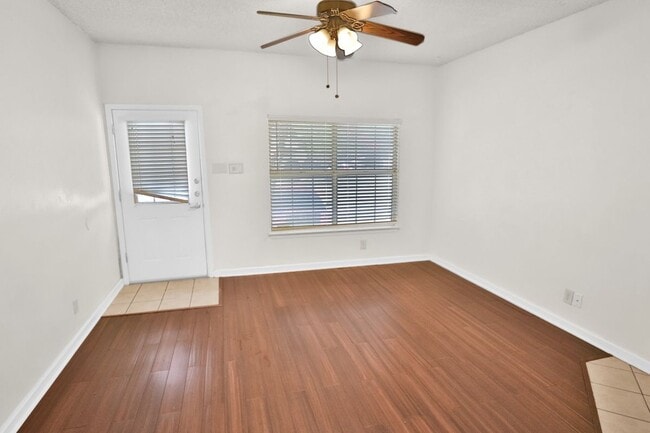 Building Photo - 12210 Apricot Dr