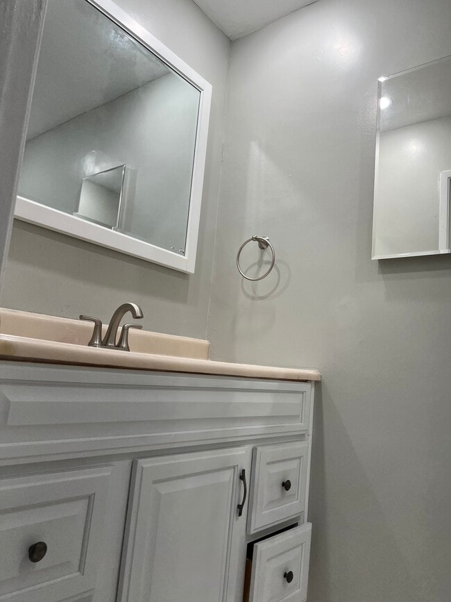 Master Bath - 1515 Oak St