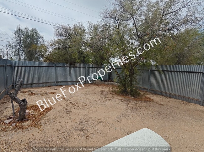 Building Photo - 3401 E Bermuda St