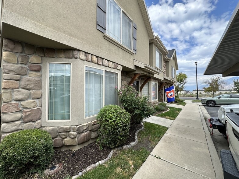 Building Photo - 775 Black Horse Dr