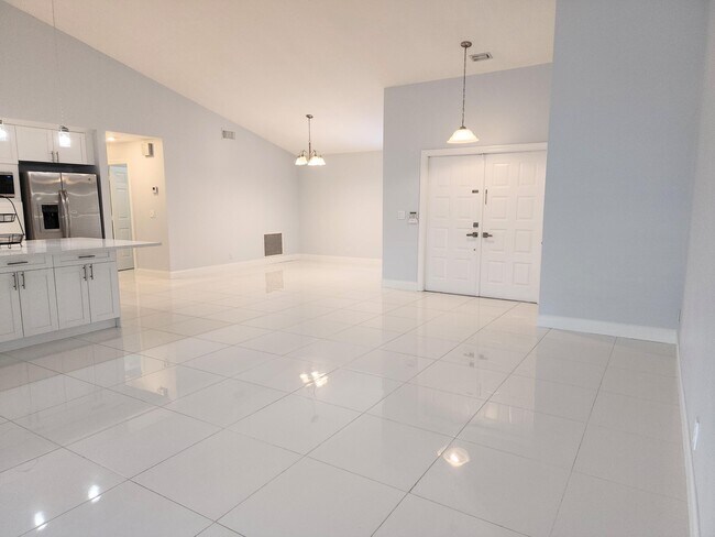 Building Photo - 14526 Paddock Dr