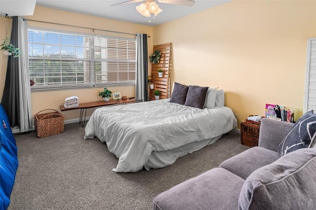 Building Photo - 3930 Oaks Clubhouse Dr