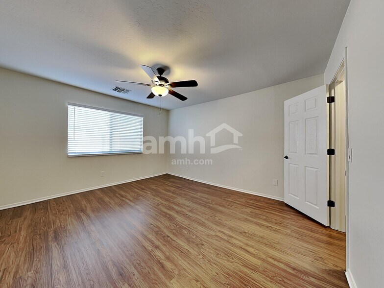 Building Photo - 13830 W Keim Dr