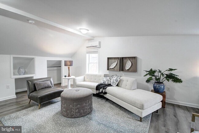 Building Photo - 102 Frederick Ave