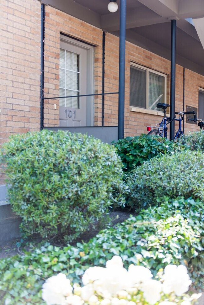 Building Photo - GLP Green Lake Park Apartments