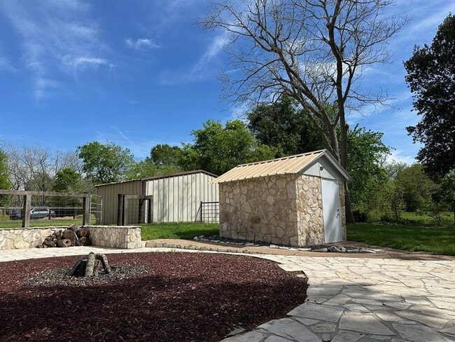 Building Photo - 1410 Field Store Rd