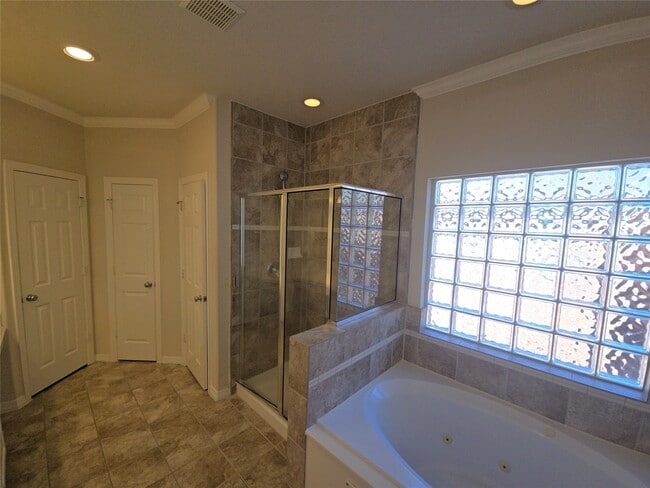 Building Photo - 1515 Olive Park