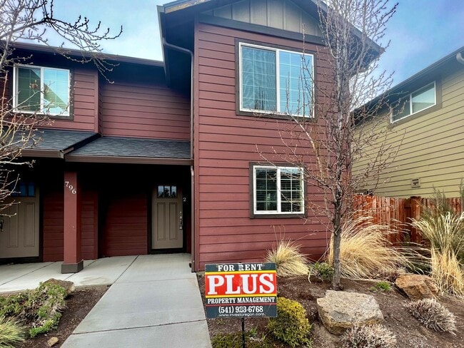 Building Photo - 796 NE Copperleaf Loop