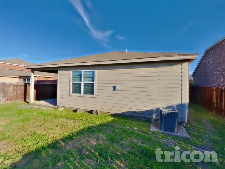 Building Photo - 2031 Cone Flower Dr