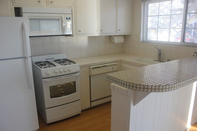 kitchen - 3701 Ocean Dr
