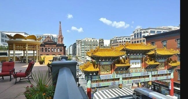 Building Photo - Chinatown 2 Bedroom 2 Bathroom In Amazing Centralized Building-Amenities Galore! Pets Welcomed!