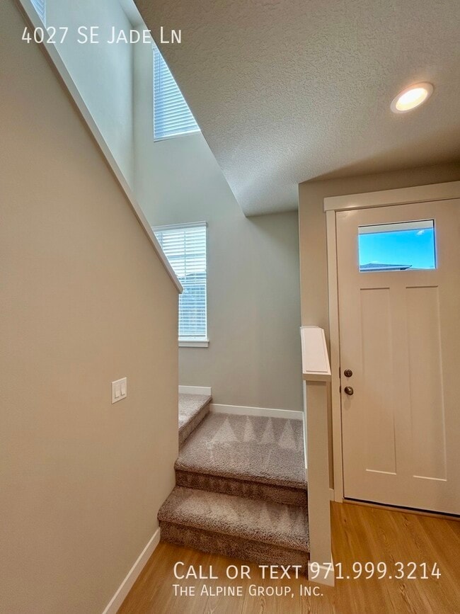 Building Photo - 4027 SE Jade Ln