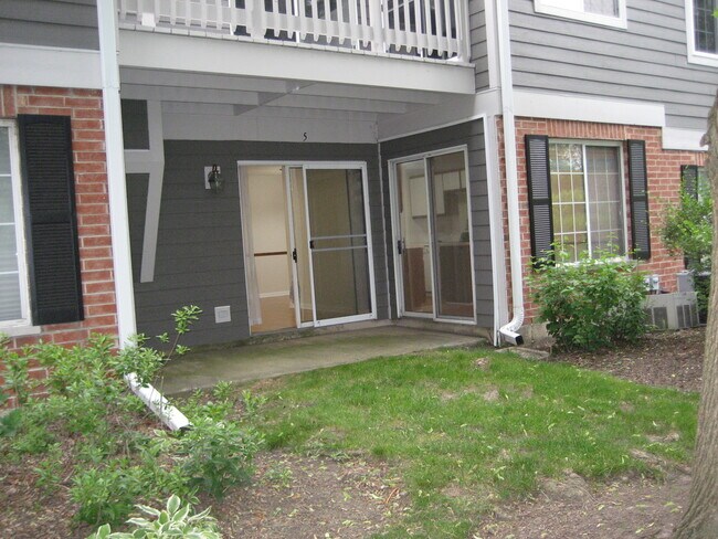 Building Photo - 329 Pembroke Ct