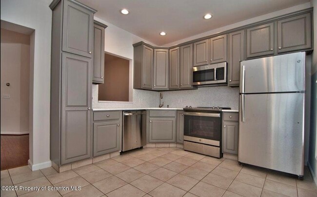 Building Photo - 803 Ohenry Close Sec 1