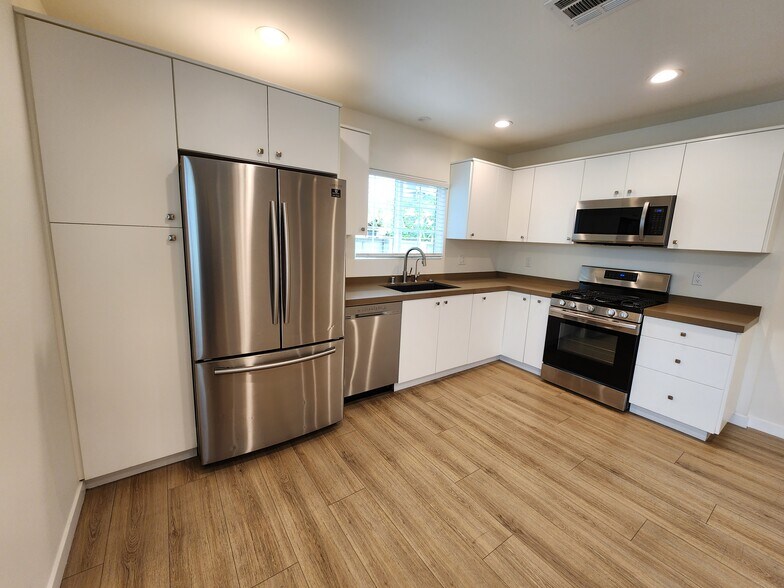 Building Photo - 14203 Burton St