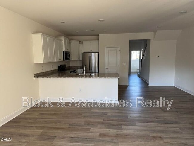 Building Photo - 460 La Maison Ave