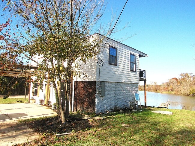 Building Photo - Fully Furnished Humble Duplex on the Water