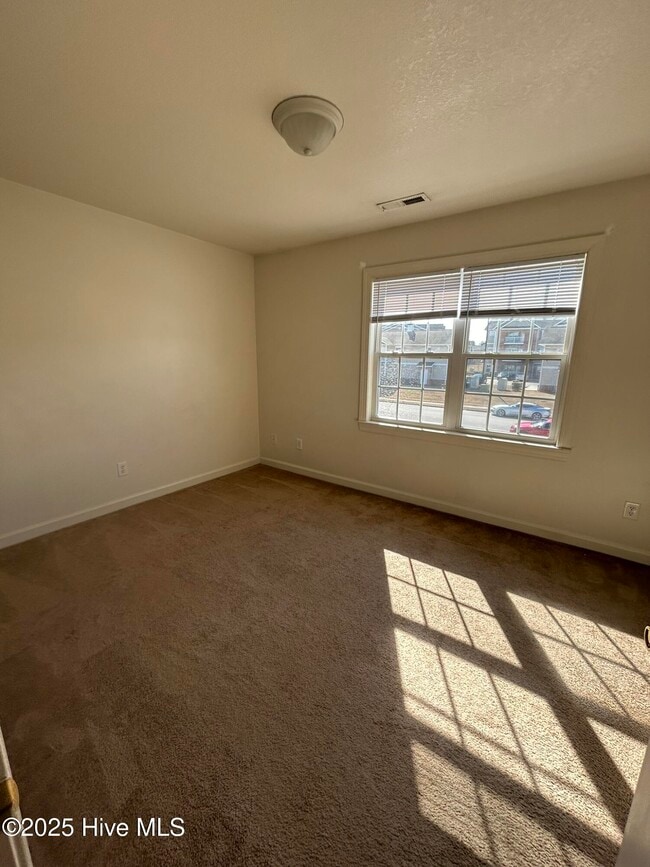Building Photo - 211 Bridgewood Dr