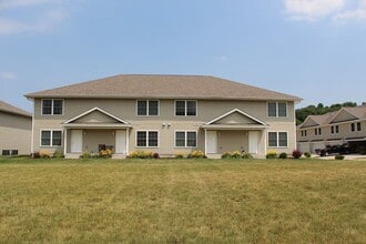 Building Photo - Gorgeous 3 Bedroom Townhome